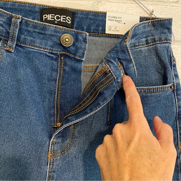 NWT $70 Pieces UK Denim Flare Fit High Waist Jeans MED NEW - Picture 5 of 16